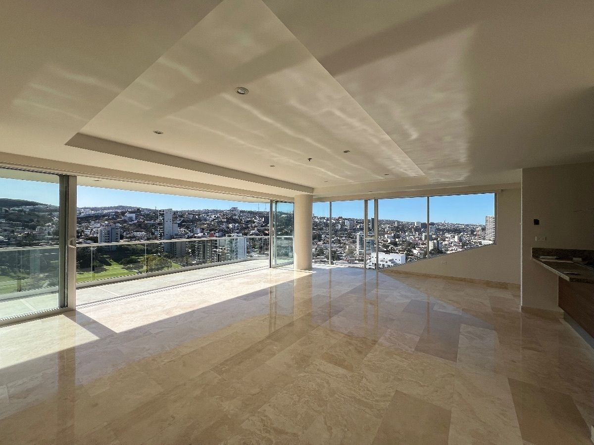 2 of 20: Area de sala comedor