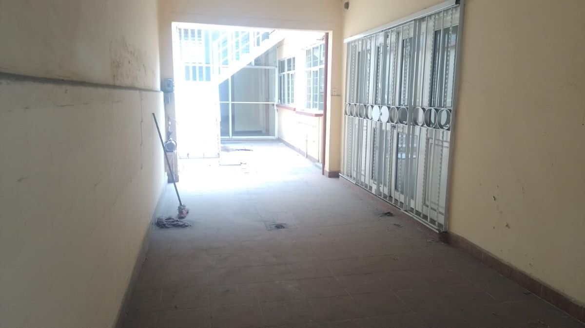 2 de 24: patio y estacionamiento
