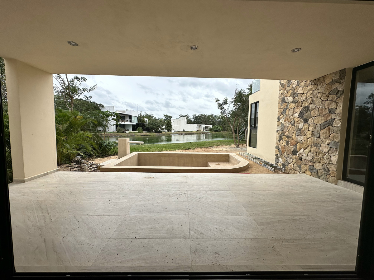 9 of 37: TERRAZA