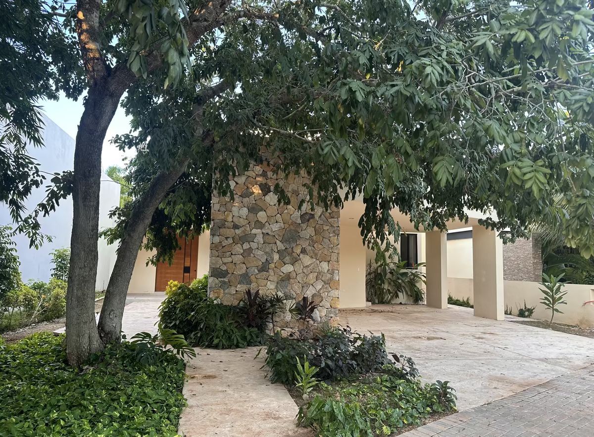 3 of 37: FACHADA PRINCIPAL