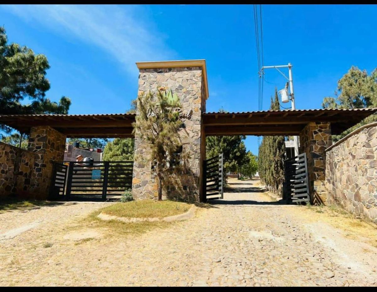 Terreno En Venta En Fraccionamiento Jardin Real Mazamitla - foto 1