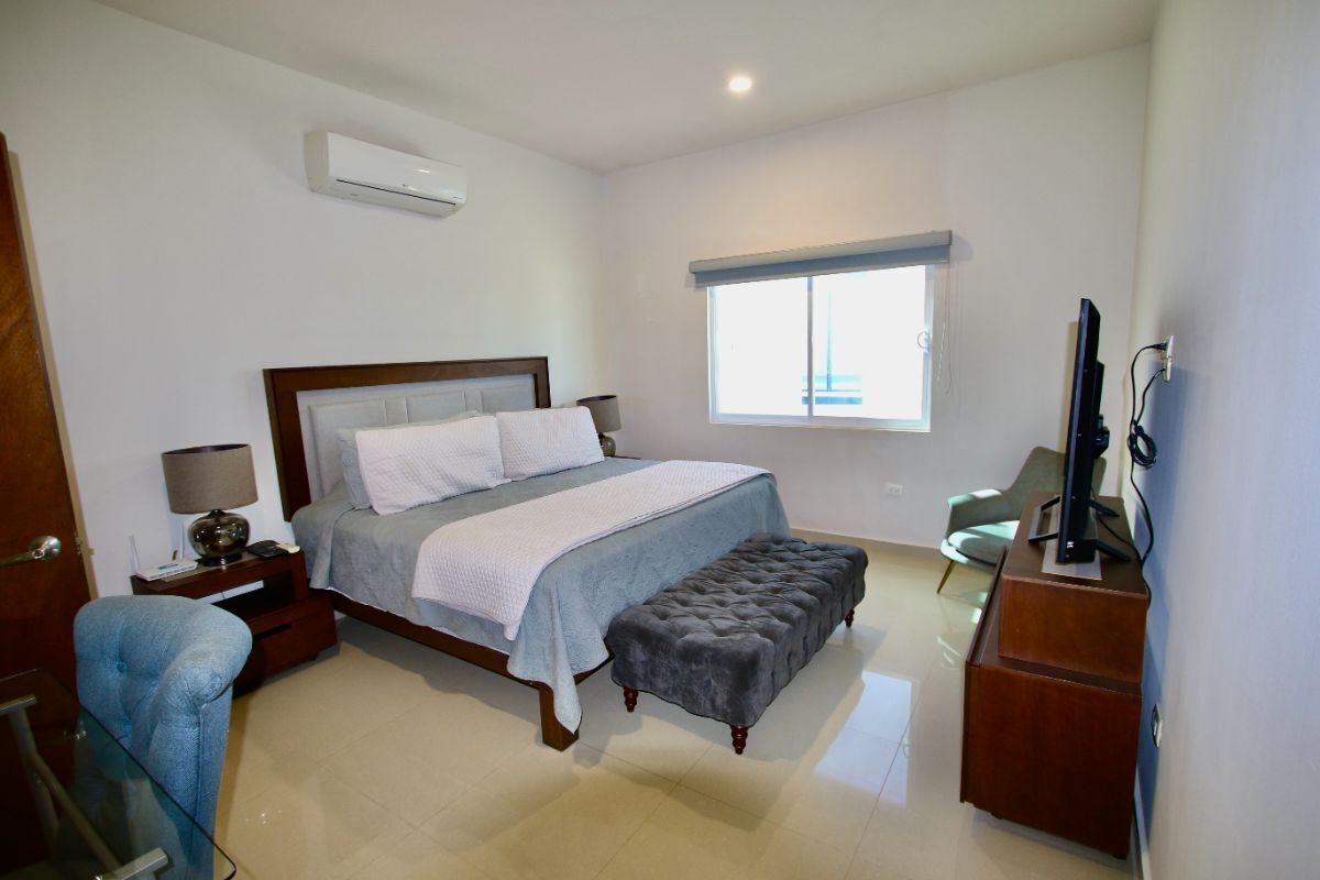 19 de 32: Recámara principal / Main ensuite bedroom