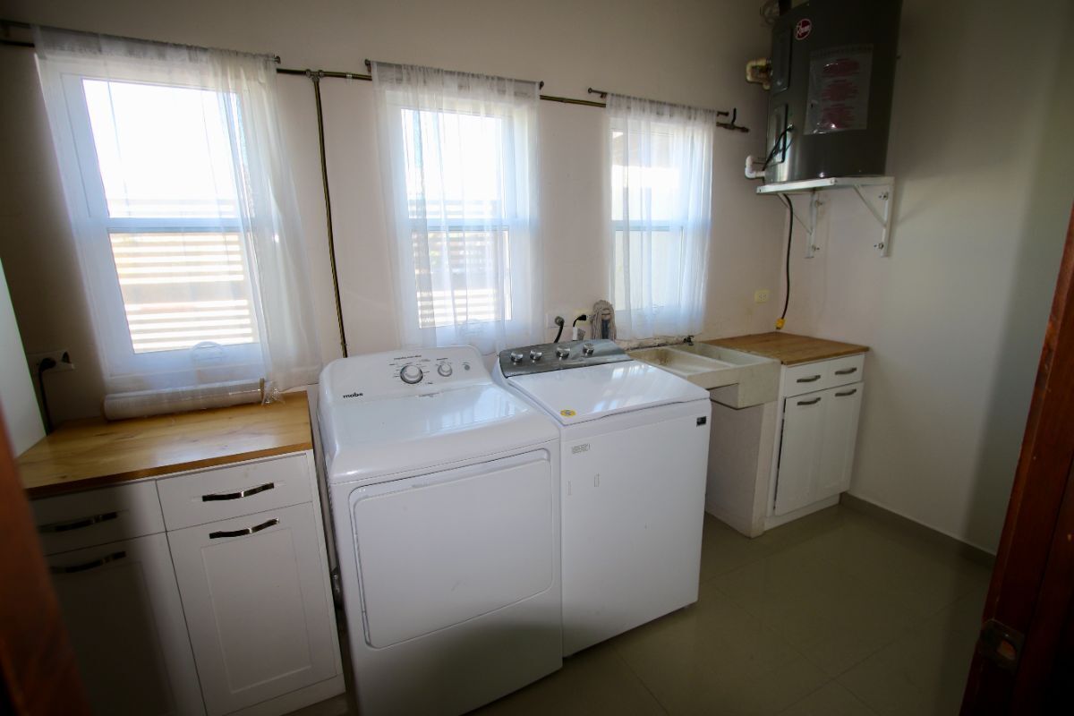 18 de 32: Cuarto de lavado / Laundry room