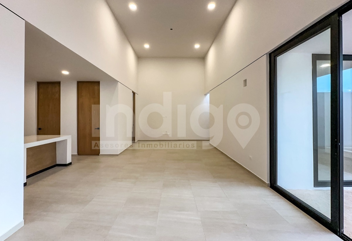 4 de 32: Sala / Comedor Corridos con Techos a Doble Altura