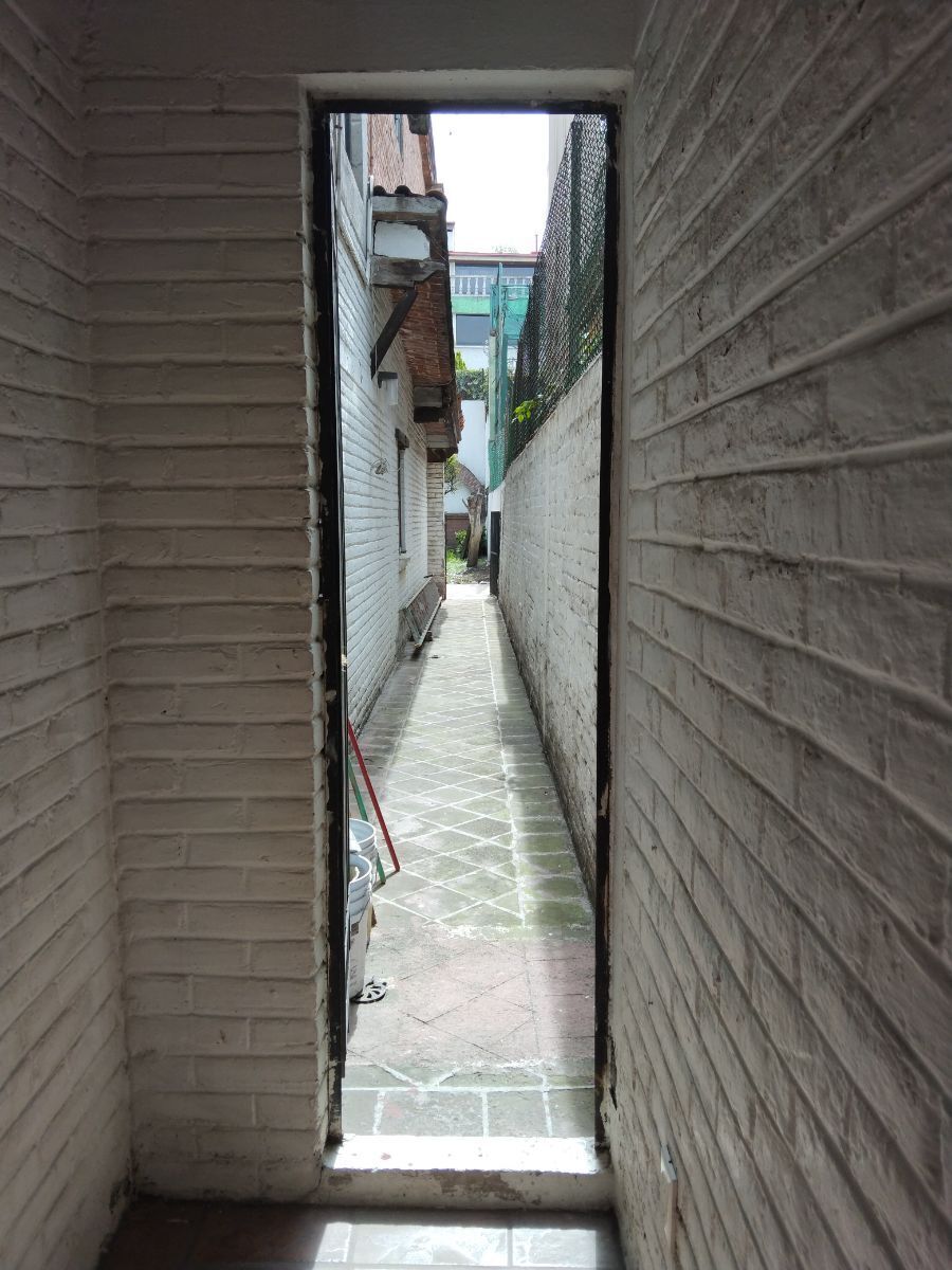 45 de 49: Pasillo lateral 1