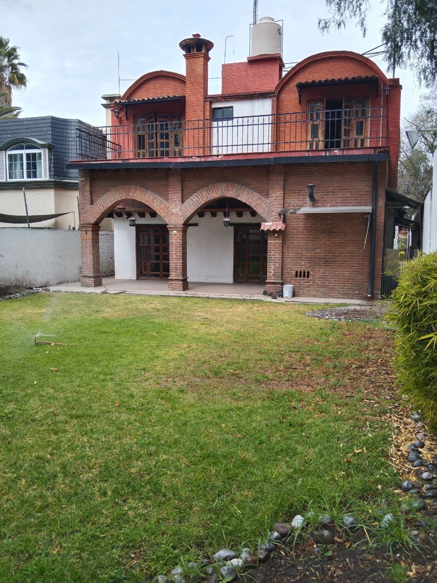 46 de 49: Fachada  de atrás