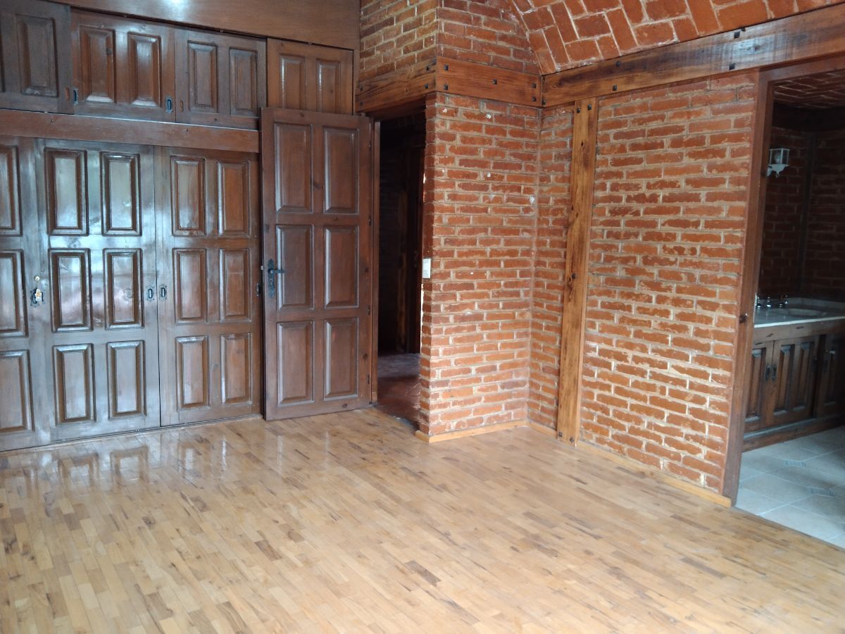 33 de 49: Closet de piso a techo