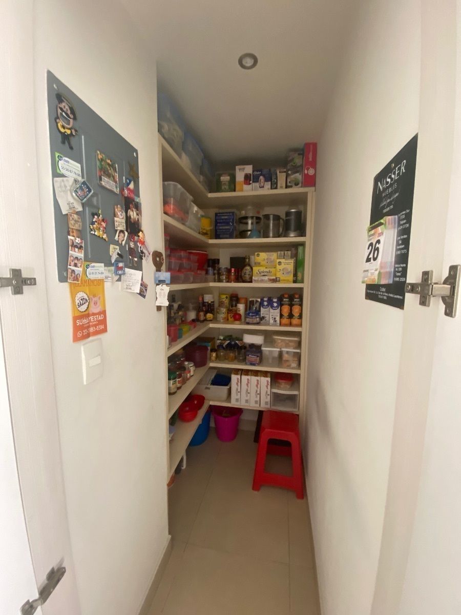 8 de 16: Despensa