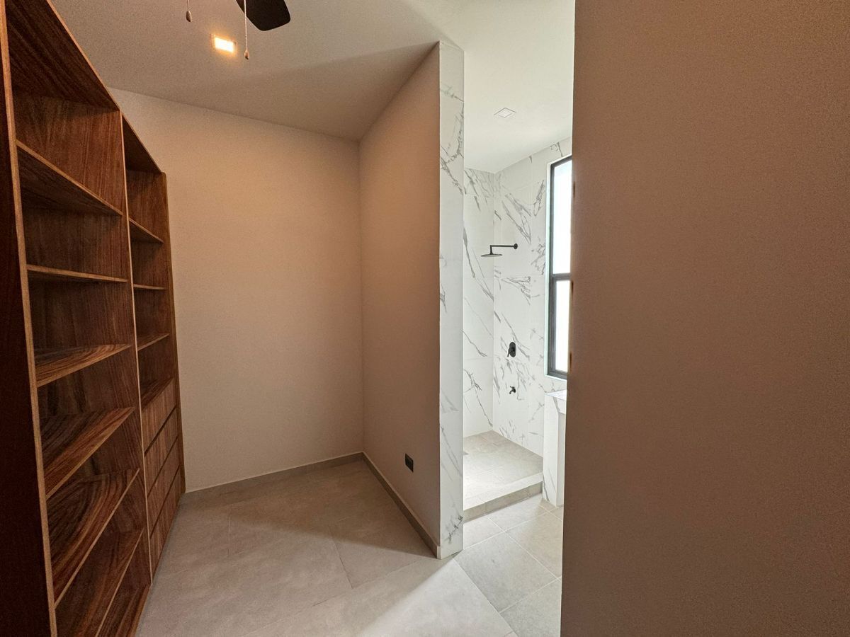 16 de 32: Clóset vestidor