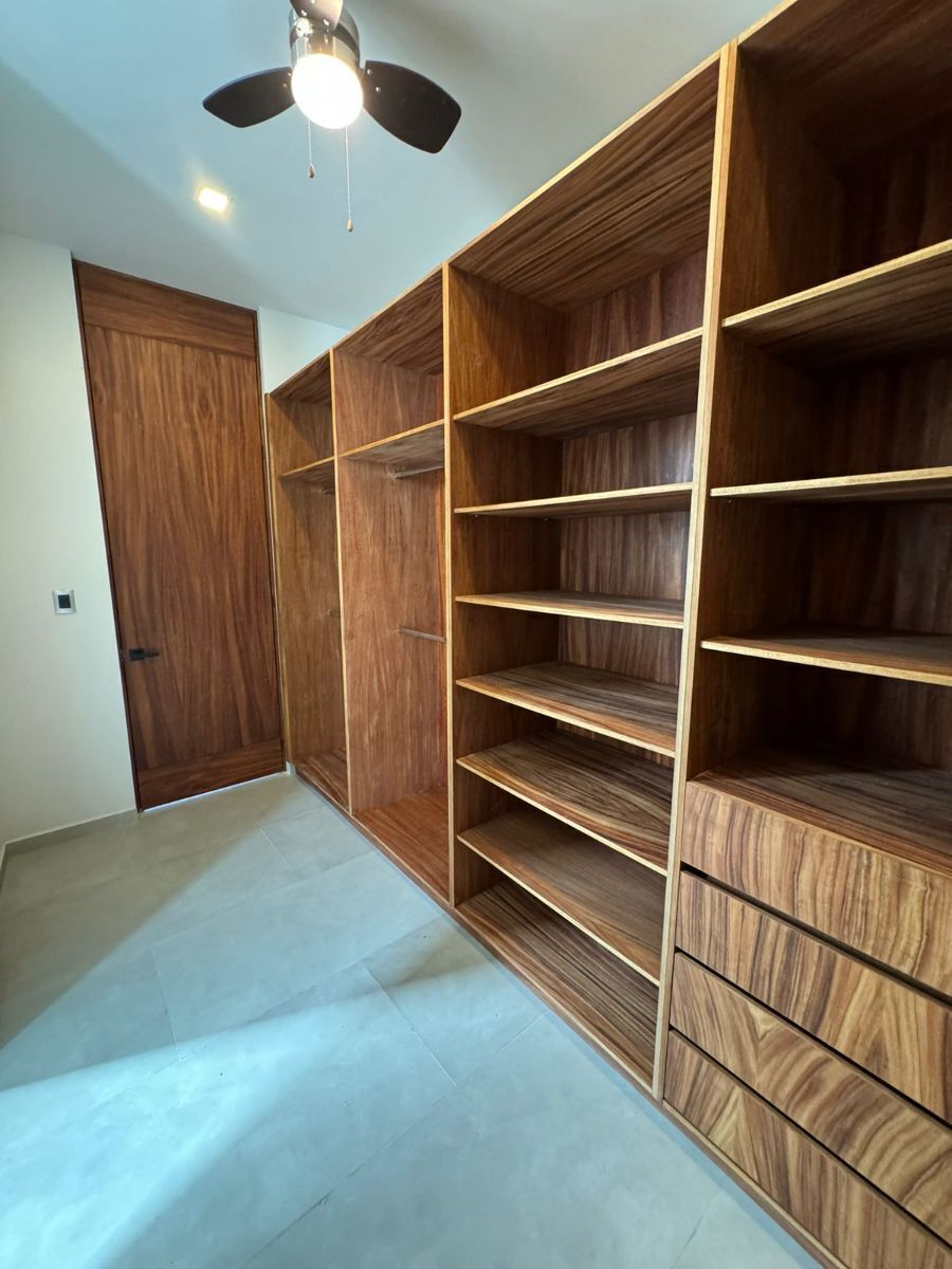 15 de 32: Clóset vestidor