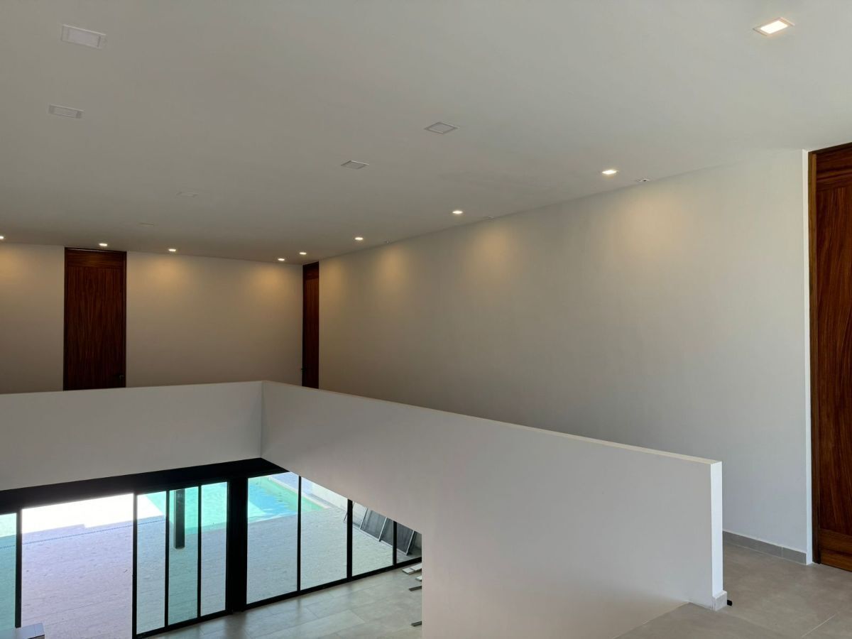 10 de 32: Pasillo y distrubuidor