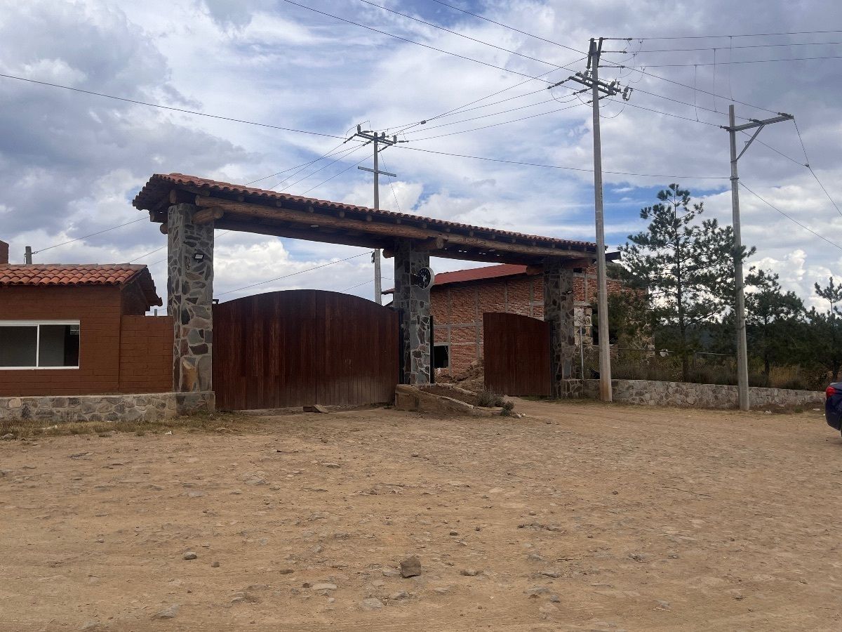 1 of 10: INGRESO AL FRACCIONAMIENTO