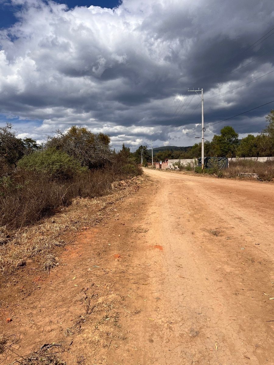 3 of 10: DE LADO  IZQUIERDO EL LOTE EN VENTA