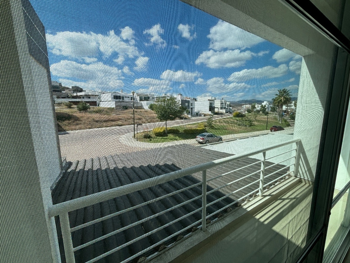 16 de 37: Vista de la recámara principal, terraza