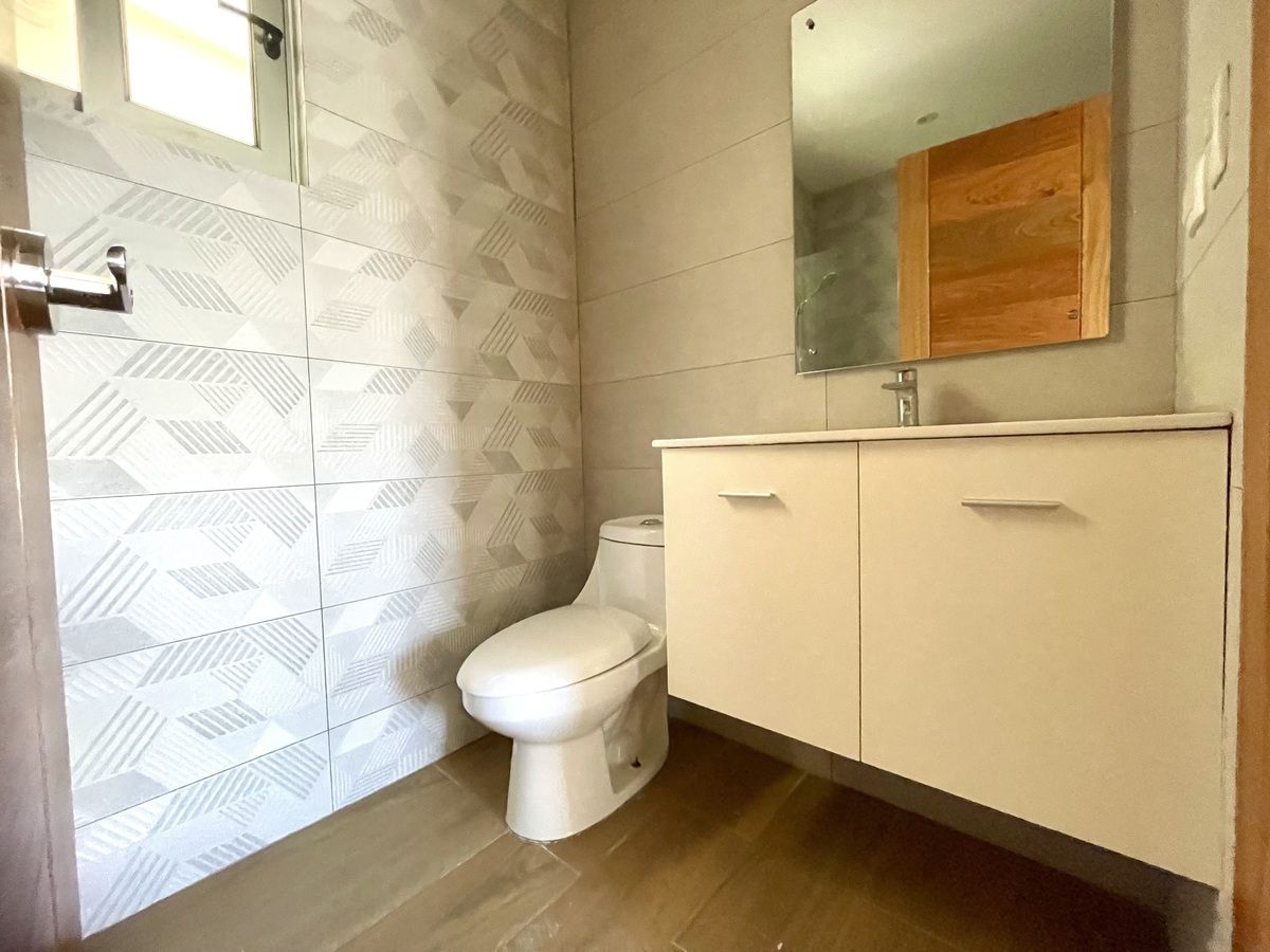 17 de 27: Baño secundaria 2
