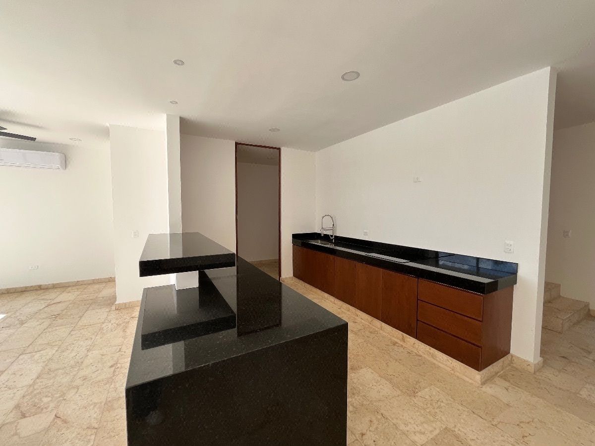 Casa tipo TH muy cerca de Av. Temozón., foto 1 de 39