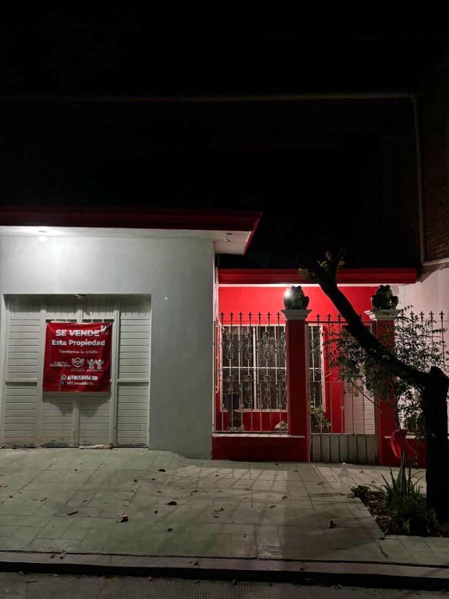 25 of 33: FACHADA NOCHE