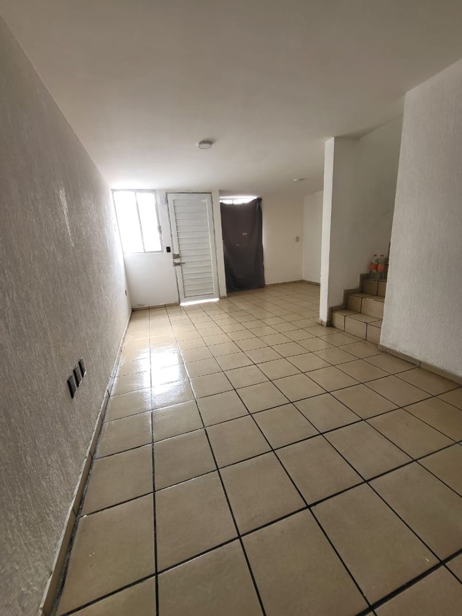 5 de 37: Vista hacia puerta de ingreso