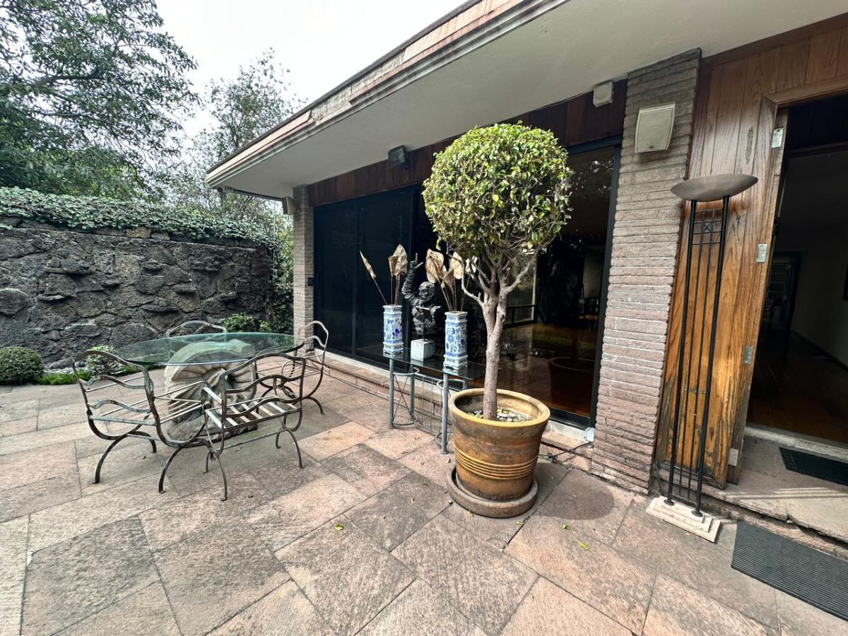 2 of 24: Terraza