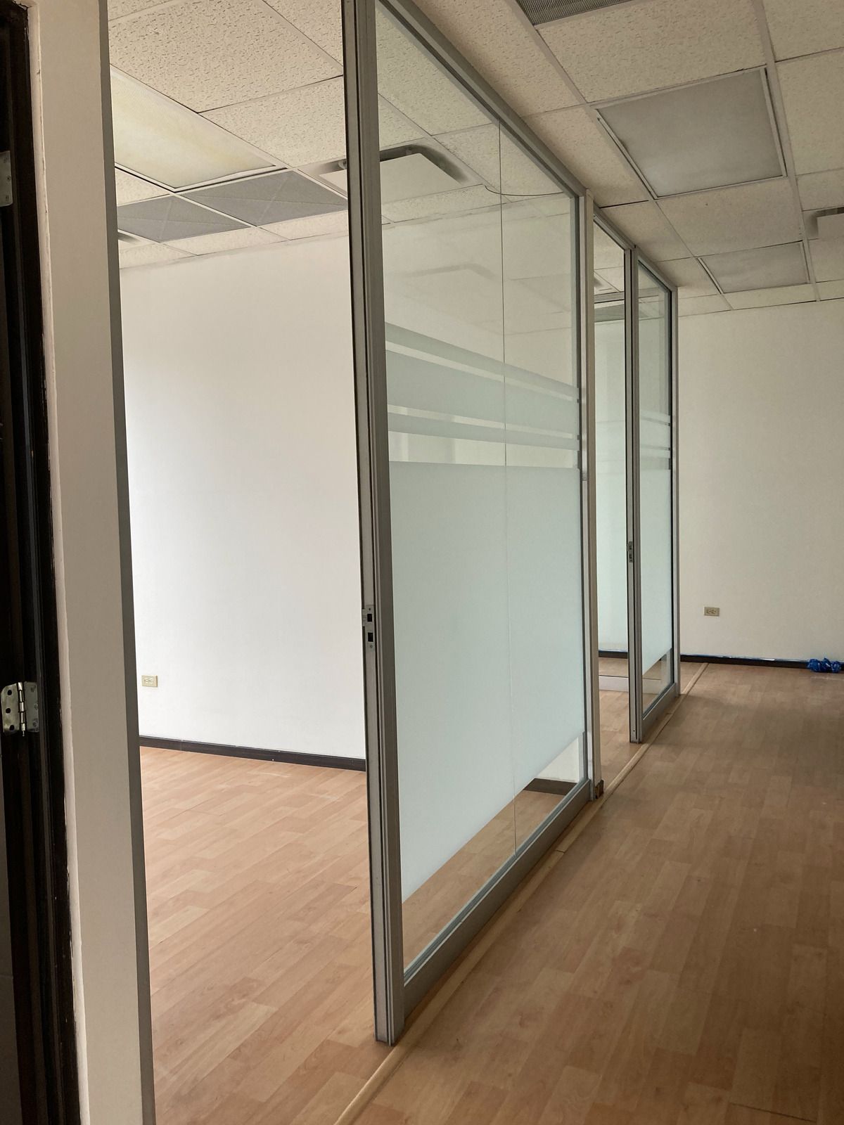 4 de 7: Modernas oficinas en renta en Valle.