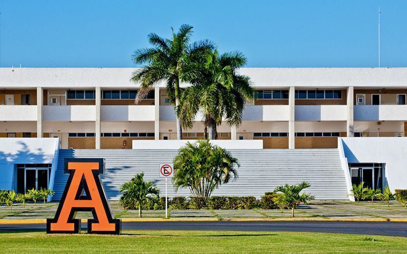 21 de 22: Universidades y escuelas cercanas