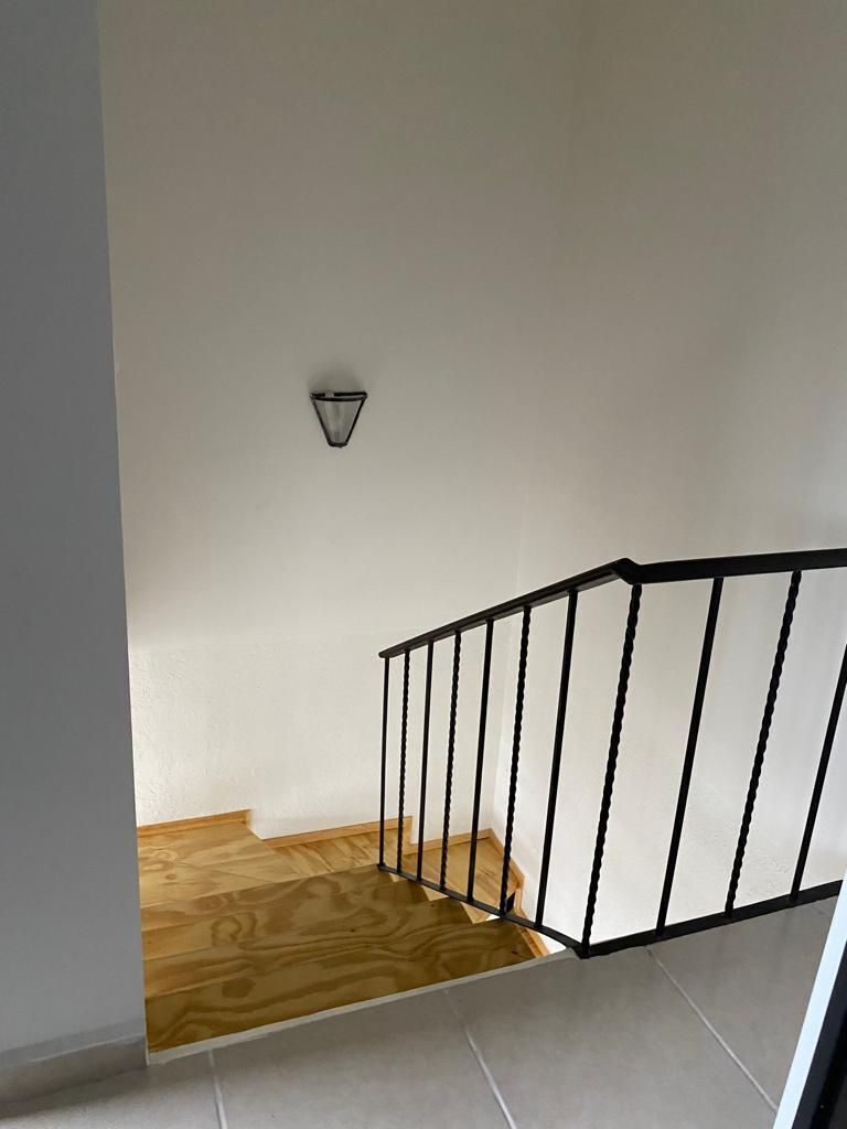 Escalera con barandal