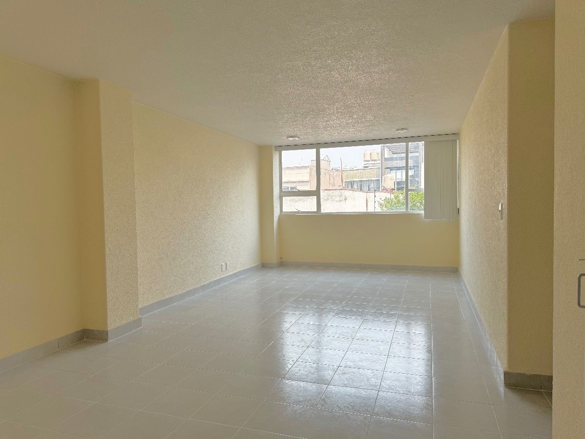 4 de 16: Amplia e iluminada estancia