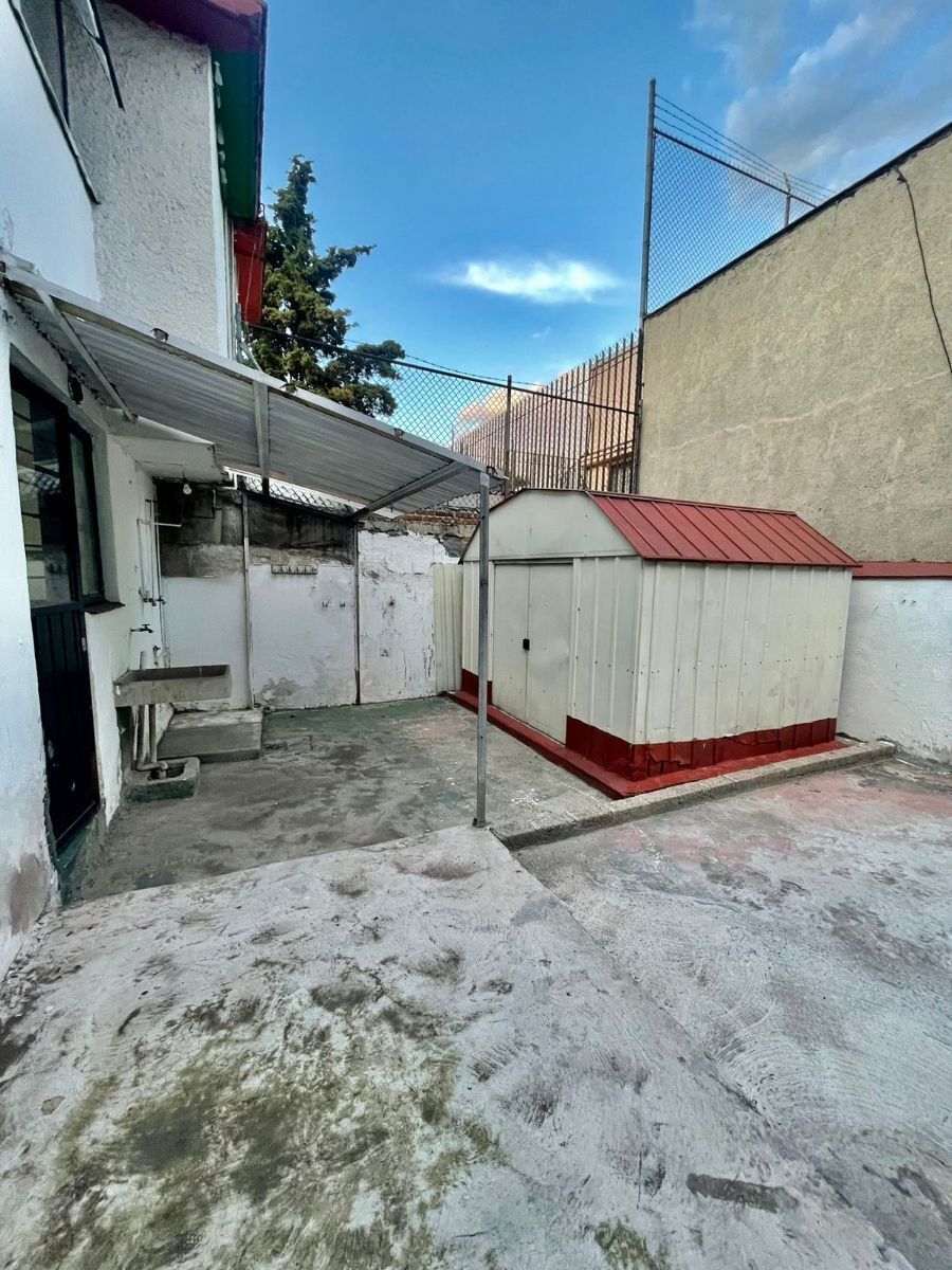 16 de 16: Patio posterior.