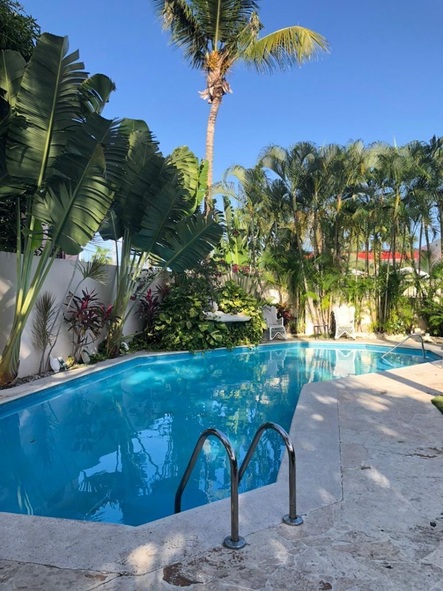 2 of 26: piscina