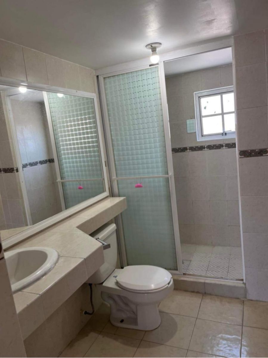 baño completo de recamara principal, foto 21 de 28