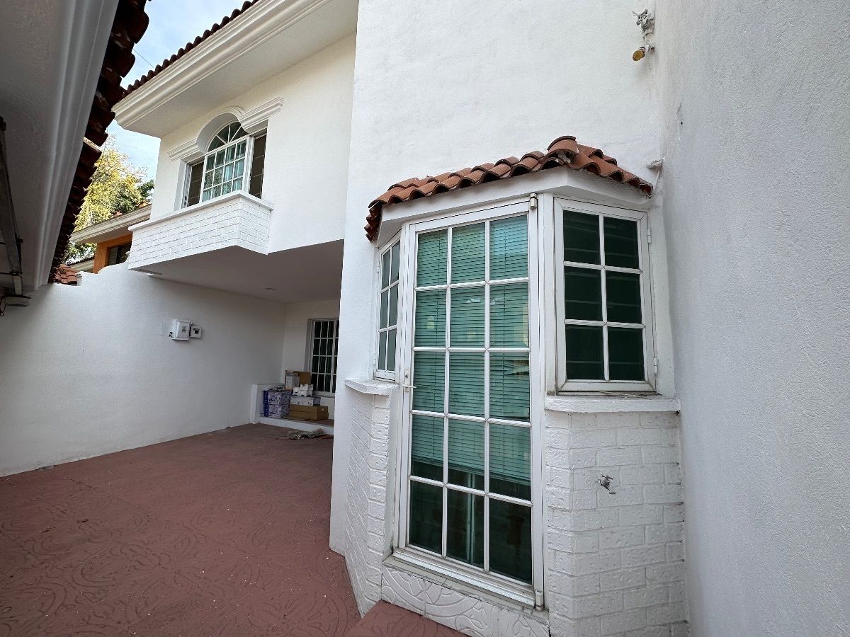 3 of 42: https://www.easybroker.com/agent/properties/venta-casa-en-re