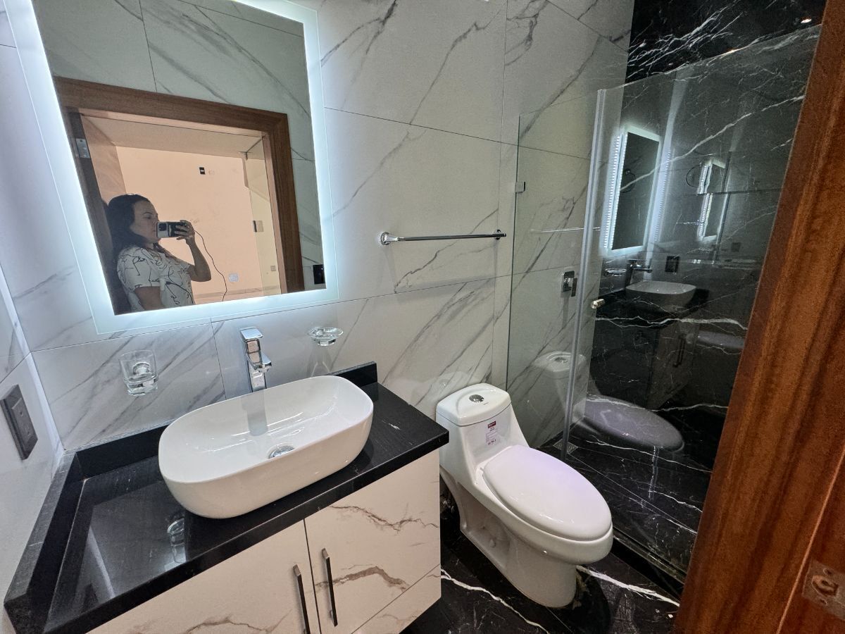 5 de 29: Baño Completo Planta Baja