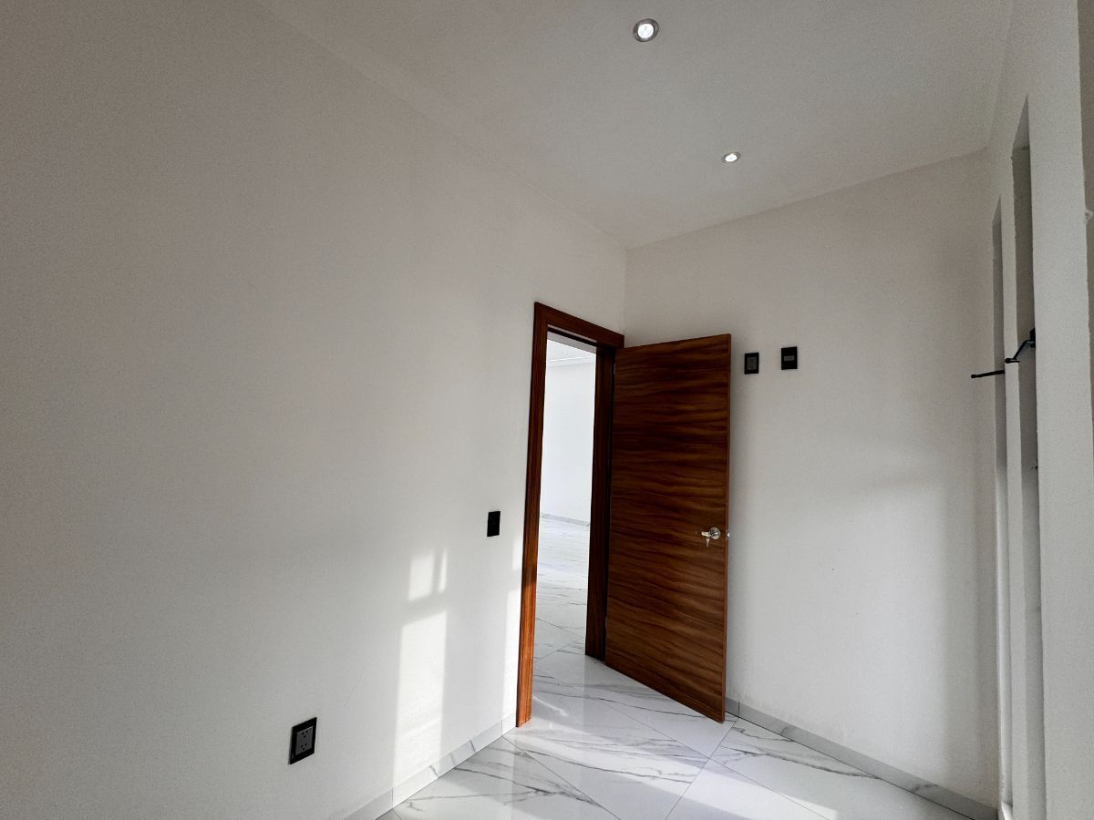 7 de 28: Estudio o Recámara en Planta Baja