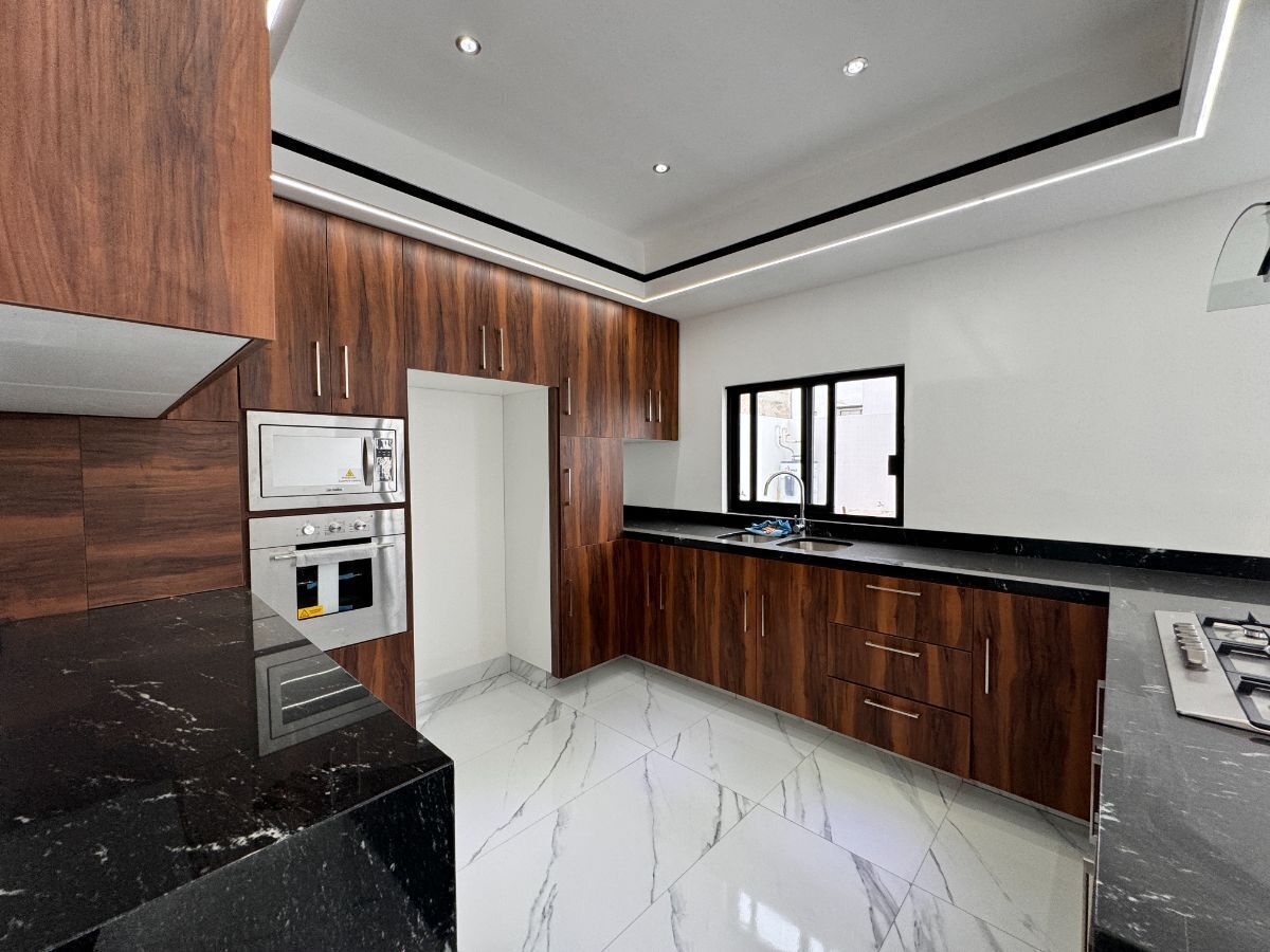 8 de 28: Cocina Integral con torre de hornos