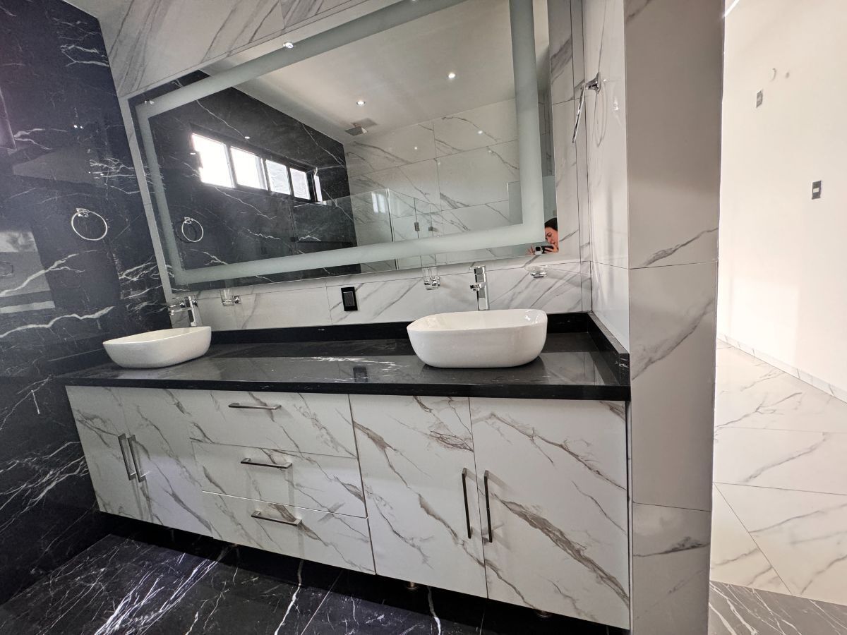 22 de 28: Baño completo en Recámara Principal