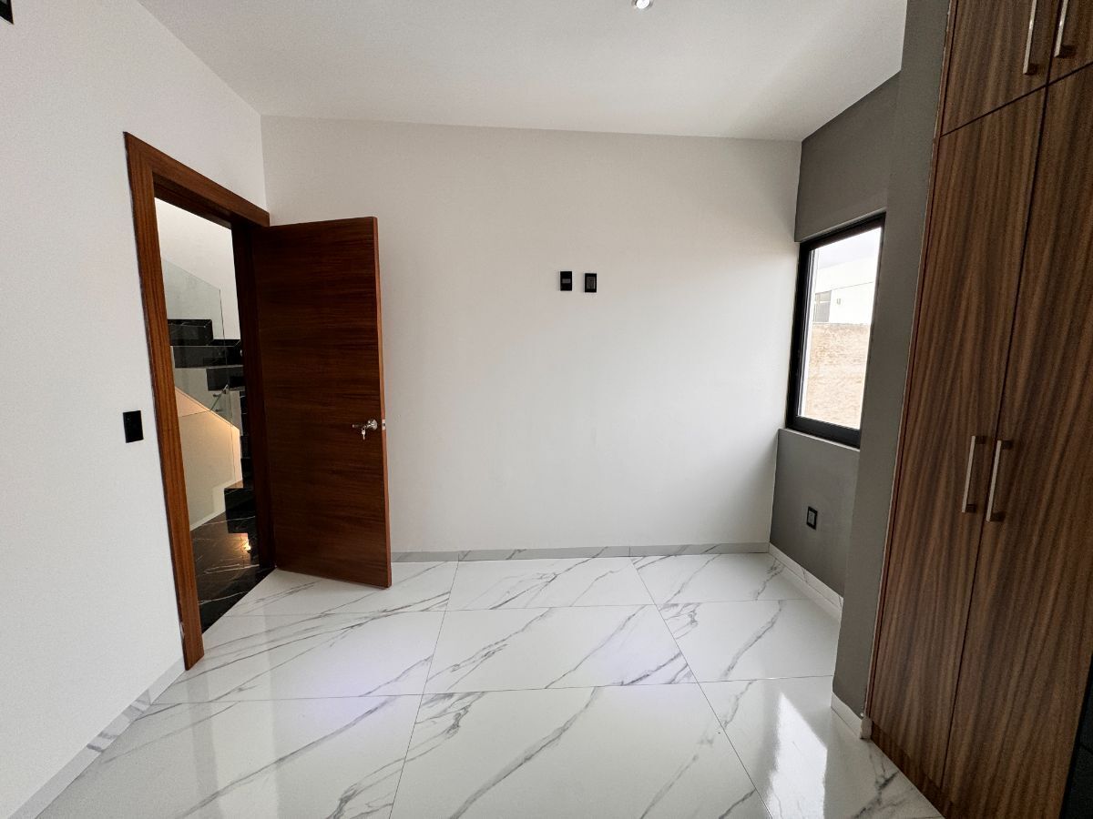 24 de 28: Recámara Secundaria 1