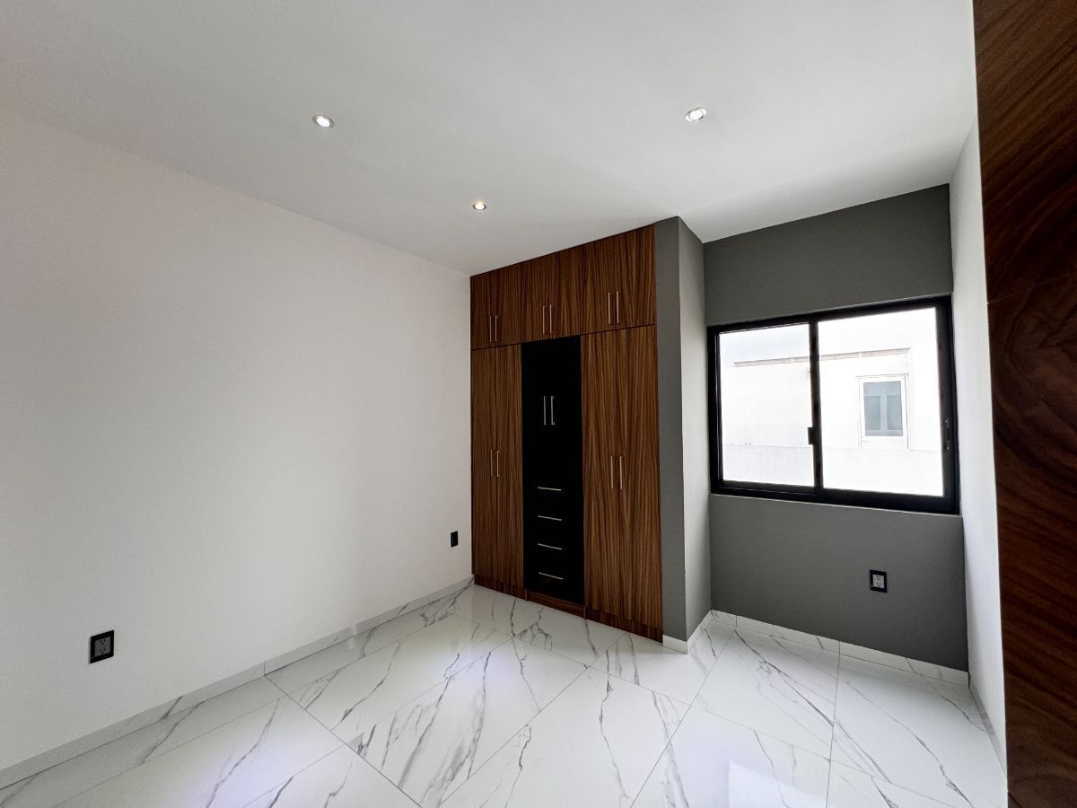 26 de 28: Recámara Secundaria 2