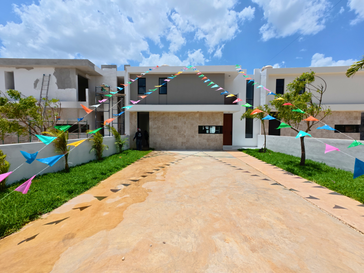 1 of 22: Fachada