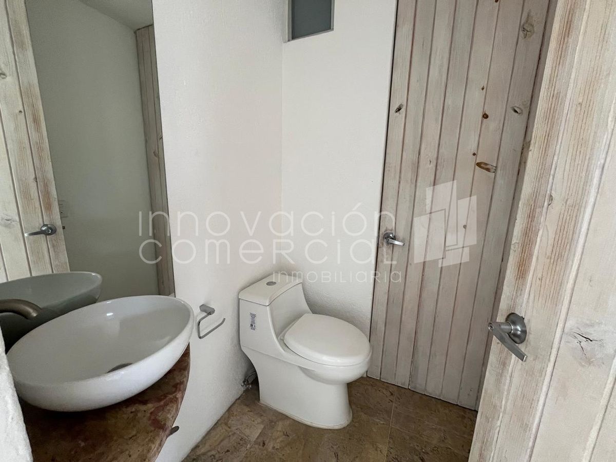 5 de 27: Medio baño  de visitas