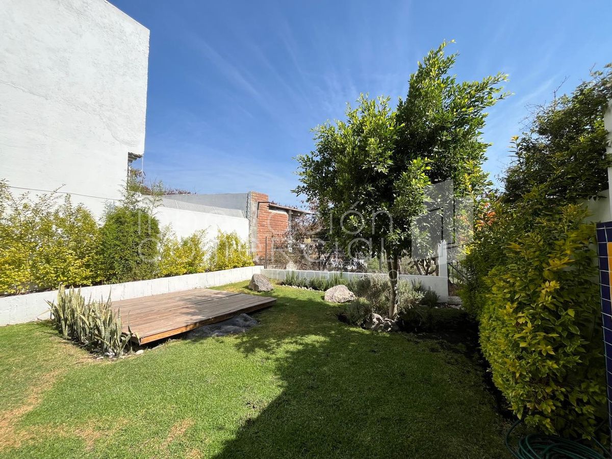 27 de 27: Jardín trasero