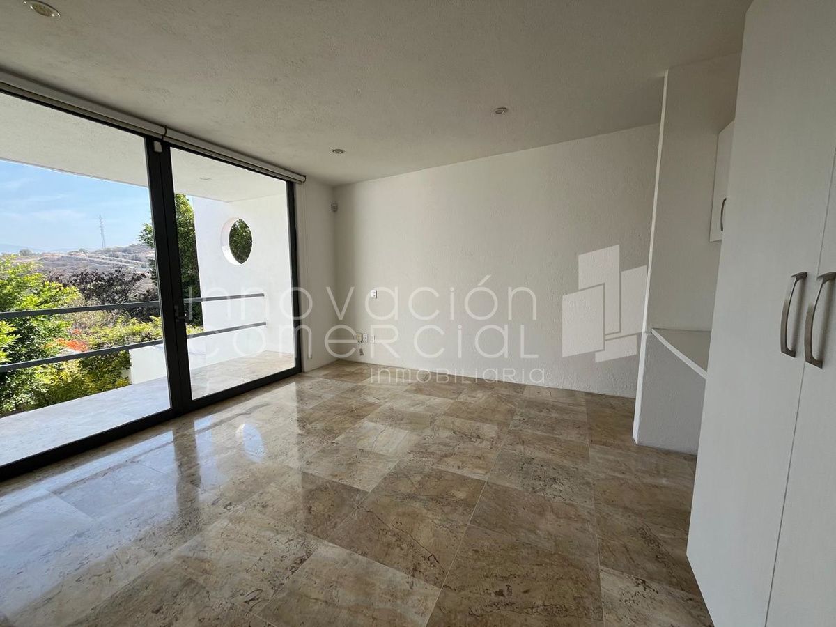 18 de 27: Estudio con vista panorámica