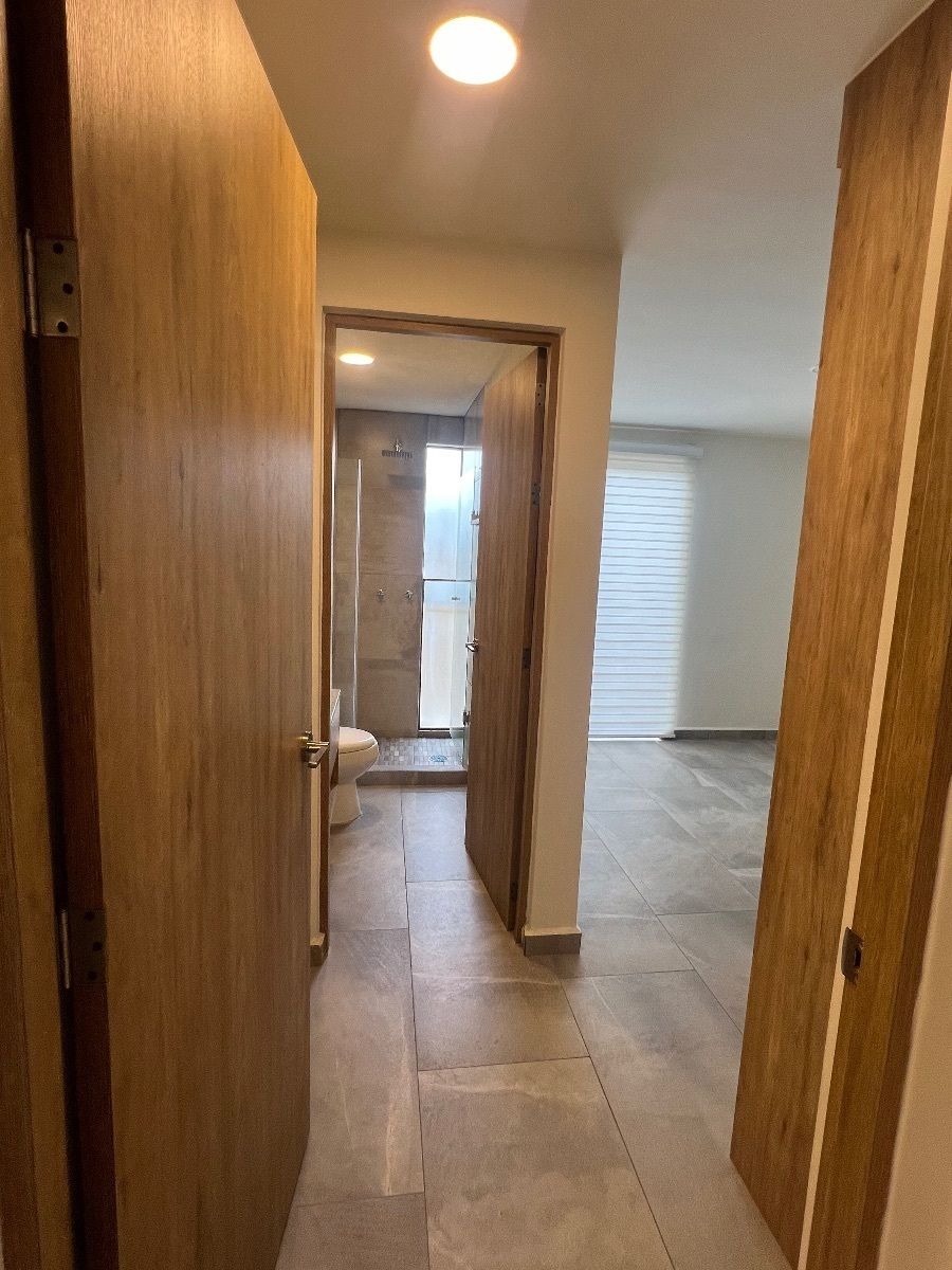 8 de 24: Recámara principal con baño