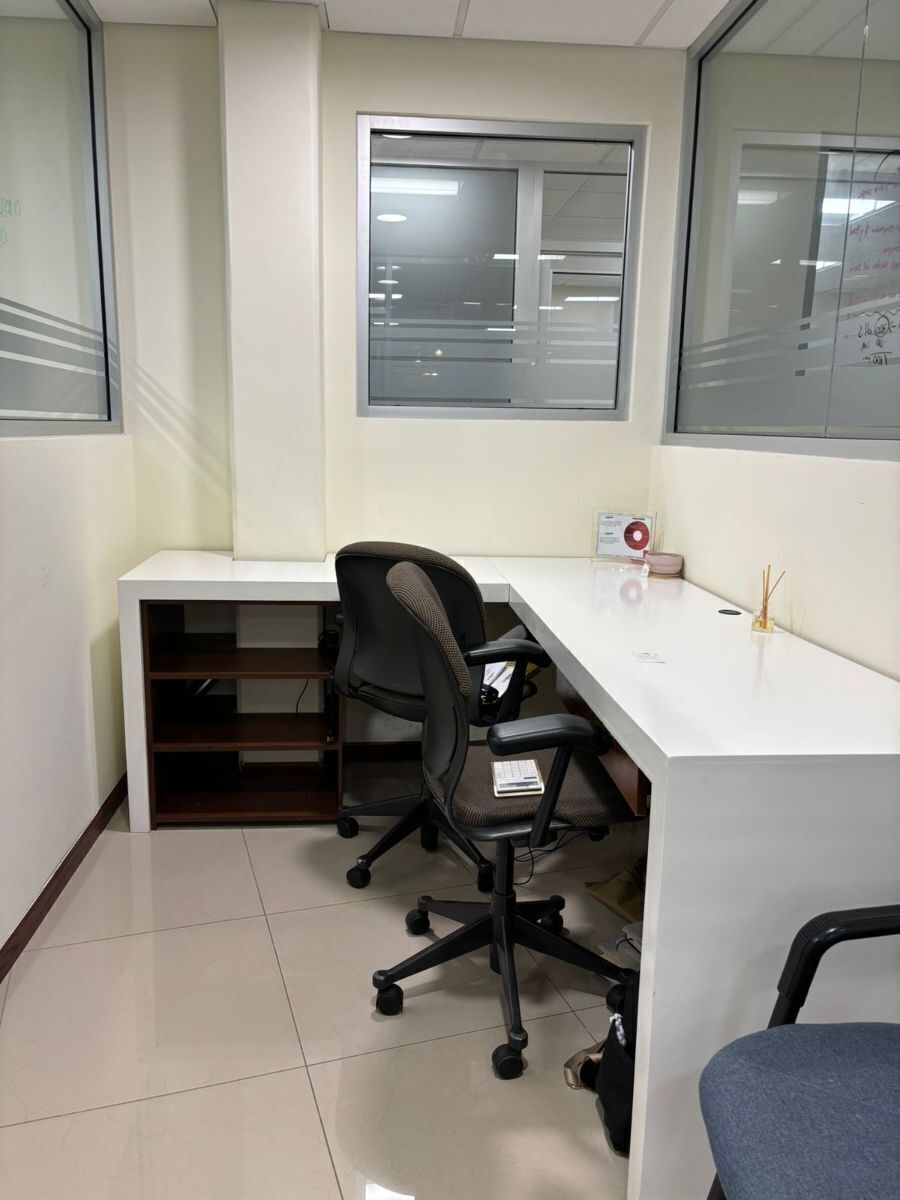 2 de 5: Oficina equipada