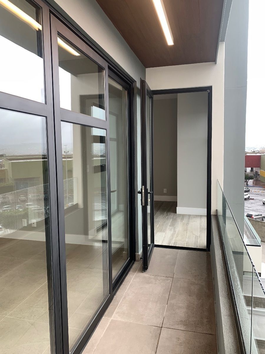 12 of 22: Acceso a balcón por Rec - sala.