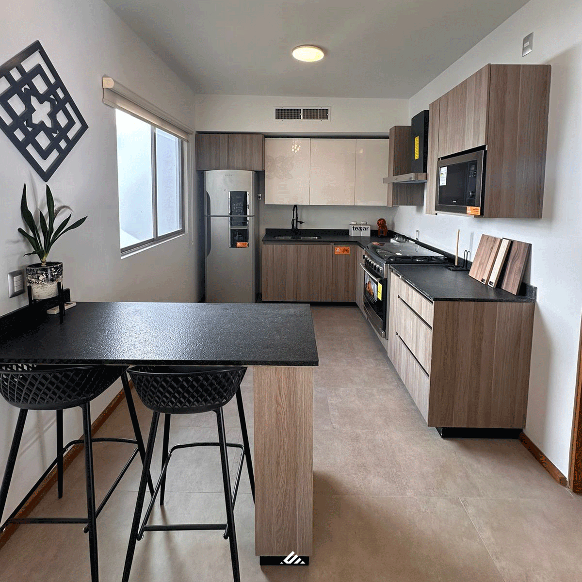 3 of 10: Cocina Equipada