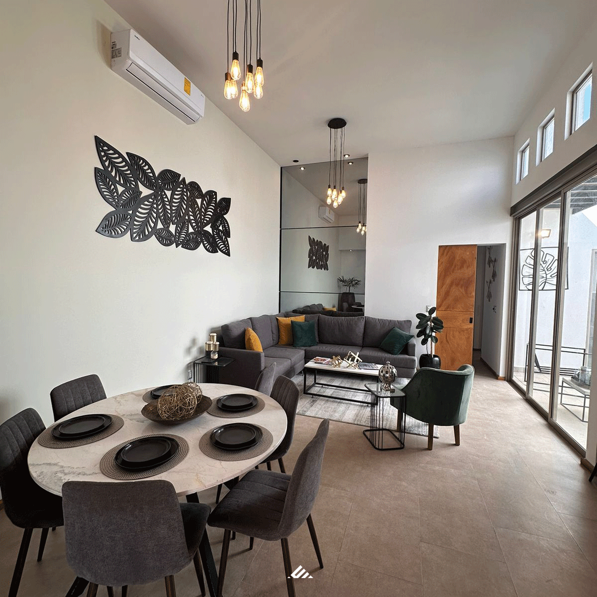 2 of 10: Sala doble altura.