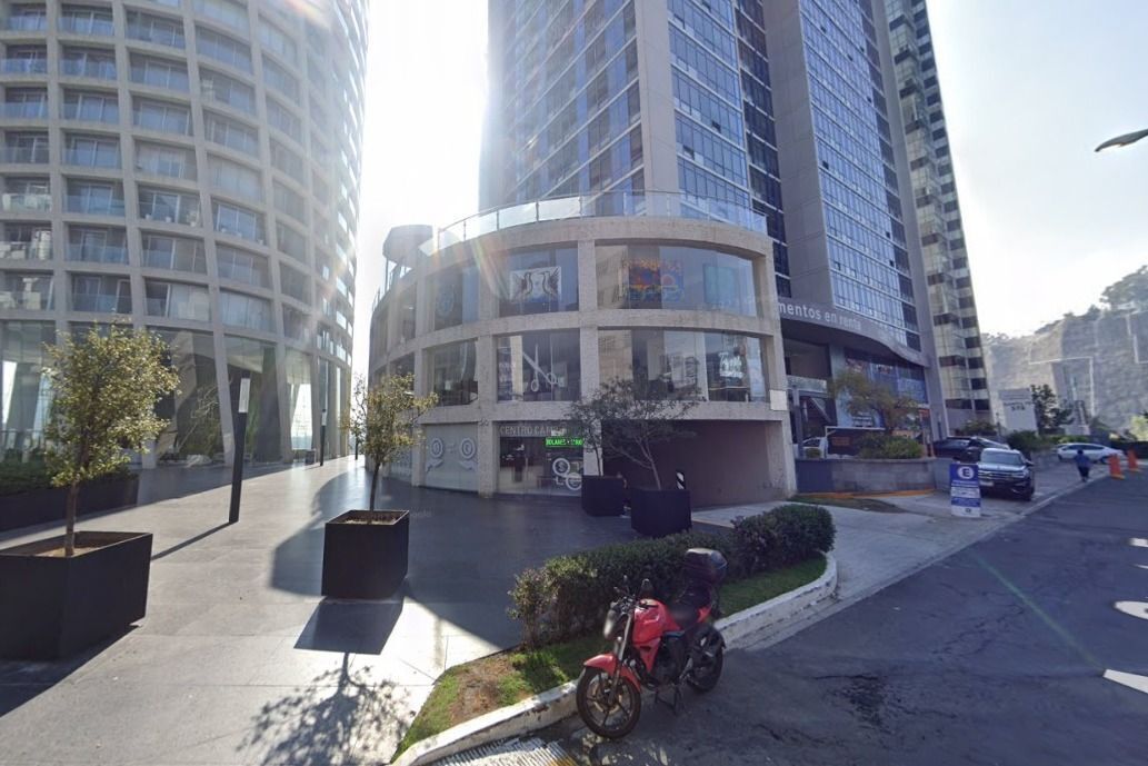 1 de 19: FACHADA POR AV. SANTA FE