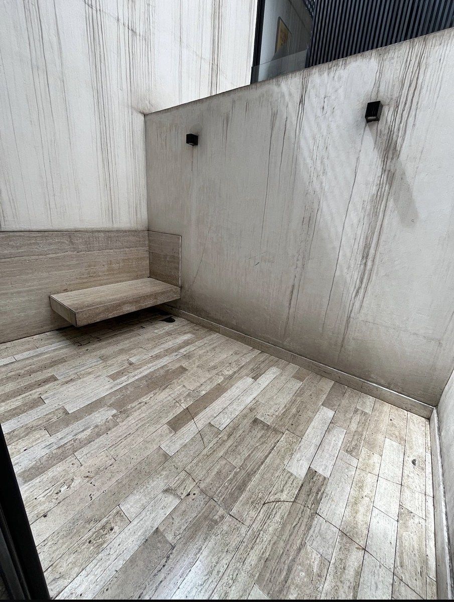 21 of 23: Patio interior