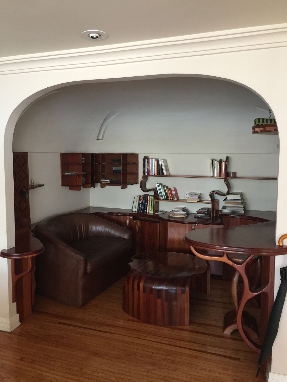 6 of 29: Estudio o bar