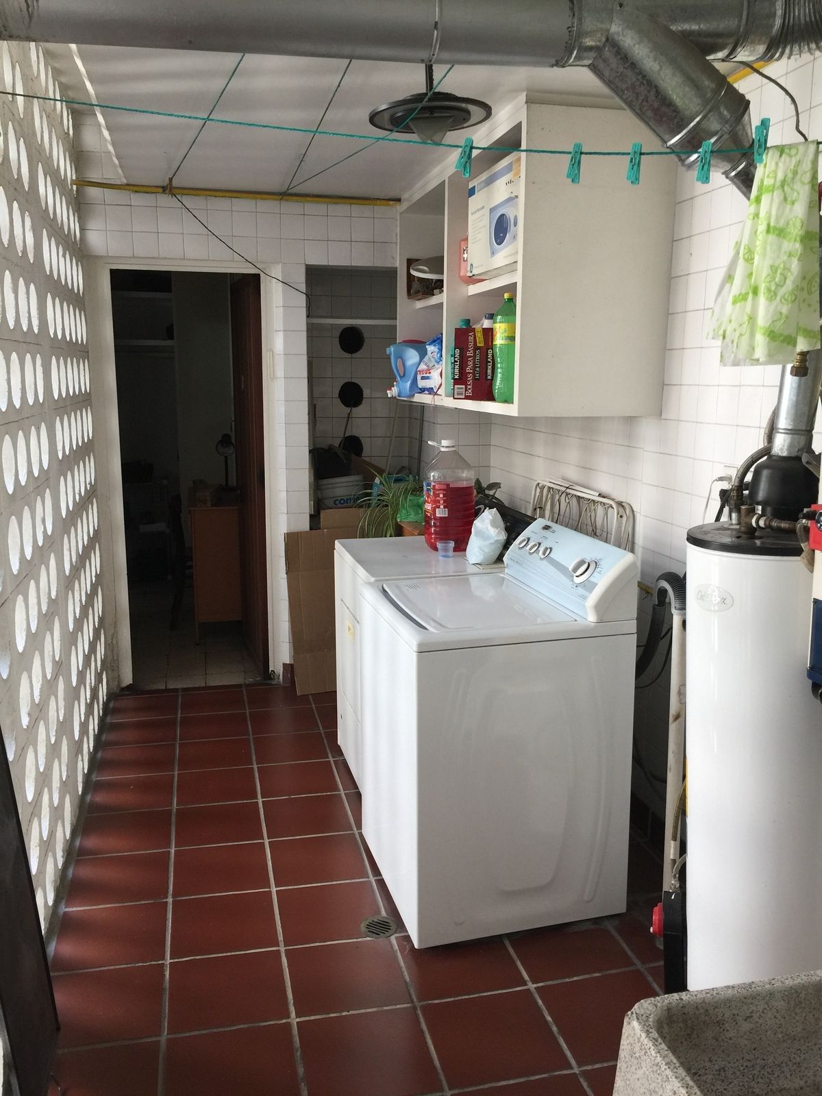 19 de 23:  Área de lavado y cuarto de servicio 